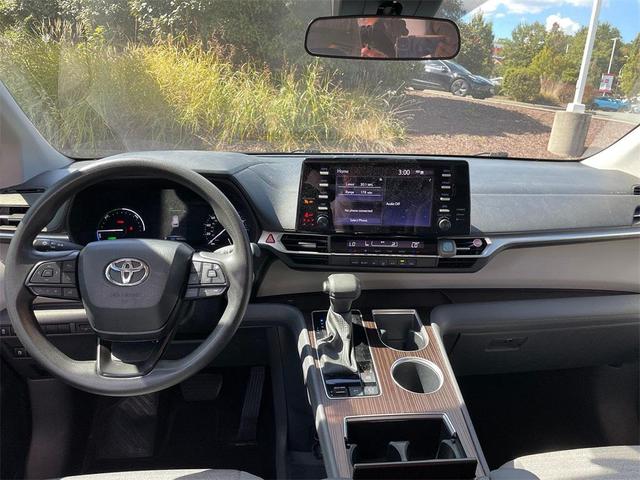 Photo of 2023 Midnight Black Metallic Toyota Sienna
