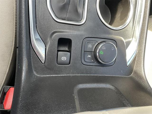 Photo of 2022 Summit White Chevrolet Traverse