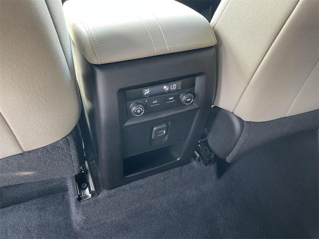 Photo of 2022 Summit White Chevrolet Traverse