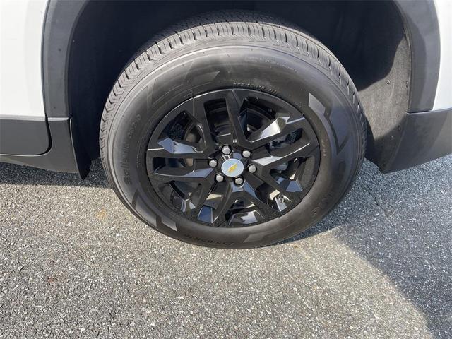 Photo of 2022 Summit White Chevrolet Traverse