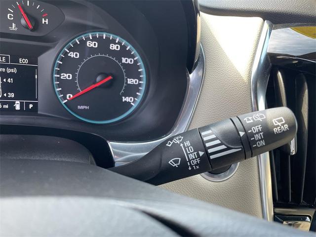 Photo of 2022 Summit White Chevrolet Traverse