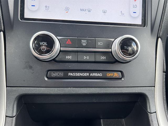 Photo of 2022 Iconic Silver Metallic Ford Edge