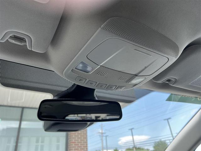 Photo of 2022 Iconic Silver Metallic Ford Edge