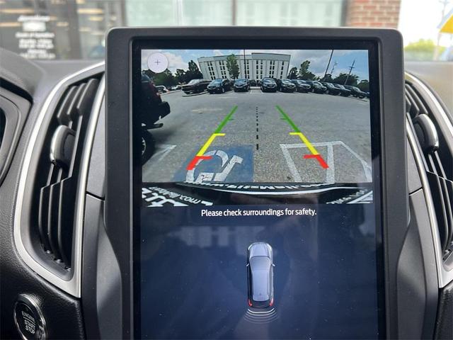 Photo of 2022 Iconic Silver Metallic Ford Edge