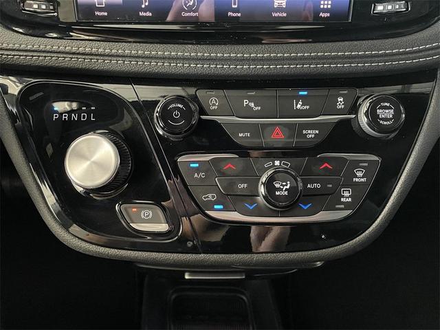 Photo of 2024 Bright White Clearcoat Chrysler Pacifica
