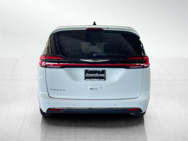 Photo of 2024 Bright White Clearcoat Chrysler Pacifica
