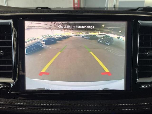 Photo of 2024 Bright White Clearcoat Chrysler Pacifica