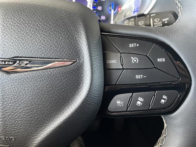 Photo of 2024 Bright White Clearcoat Chrysler Pacifica