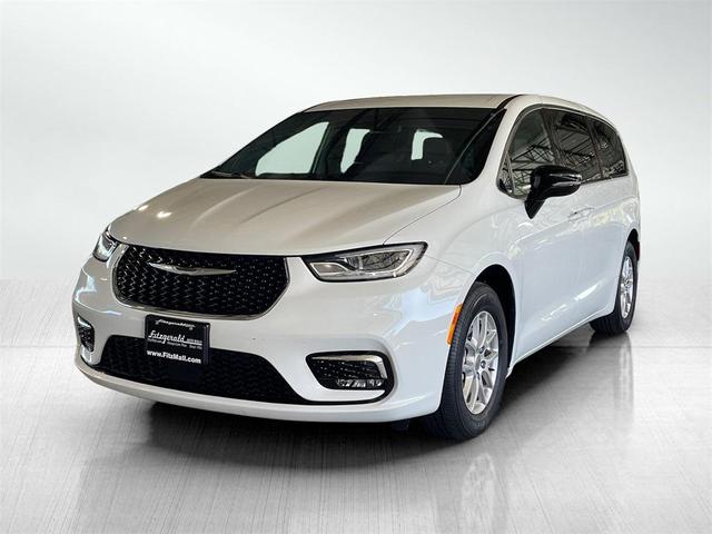 Photo of 2024 Bright White Clearcoat Chrysler Pacifica
