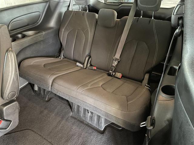 Photo of 2024 Bright White Clearcoat Chrysler Pacifica
