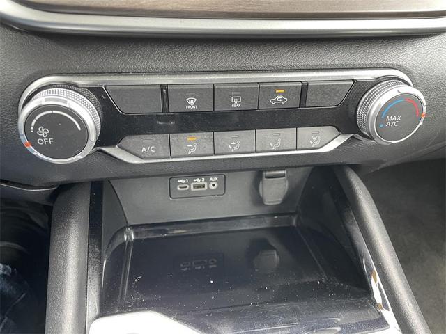 Photo of 2024 Super Black Clearcoat Nissan Altima