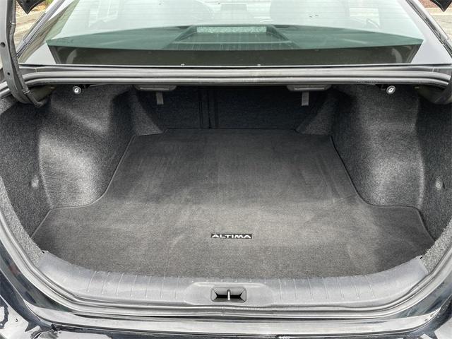 Photo of 2024 Super Black Clearcoat Nissan Altima
