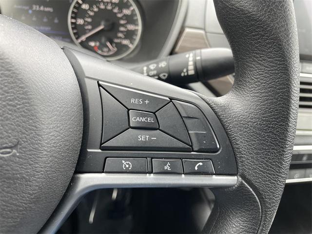 Photo of 2024 Super Black Clearcoat Nissan Altima