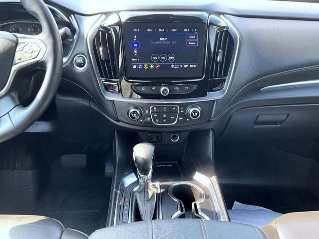 Photo of 2023 Summit White Chevrolet Traverse