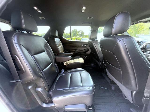 Photo of 2023 Summit White Chevrolet Traverse