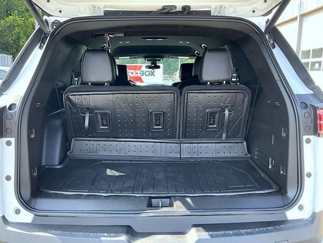 Photo of 2023 Summit White Chevrolet Traverse