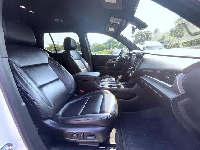 Photo of 2023 Summit White Chevrolet Traverse