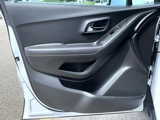 Photo of 2020 Summit White Chevrolet Trax