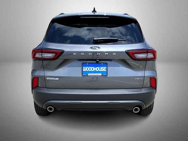 Photo of 2025 Carbonized Gray Metallic Ford Escape