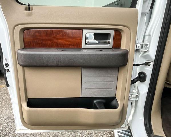 Photo of 2010 White Ford F-150