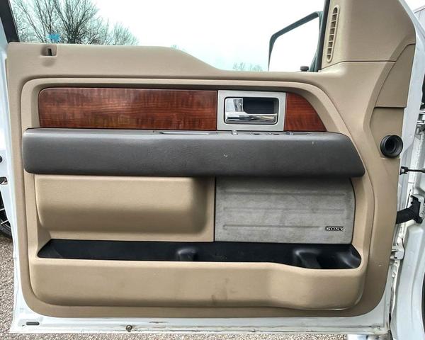 Photo of 2010 White Ford F-150
