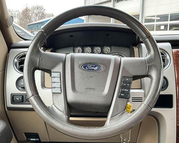 Photo of 2010 White Ford F-150