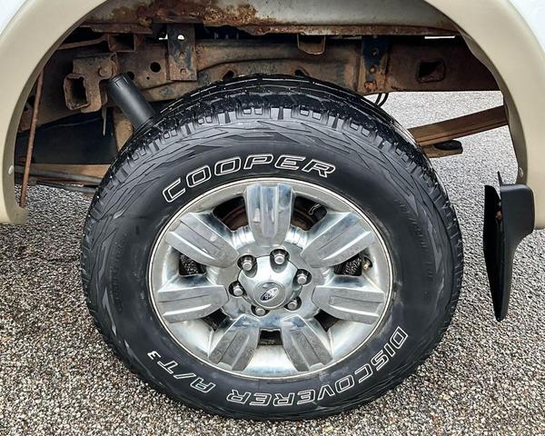 Photo of 2010 White Ford F-150