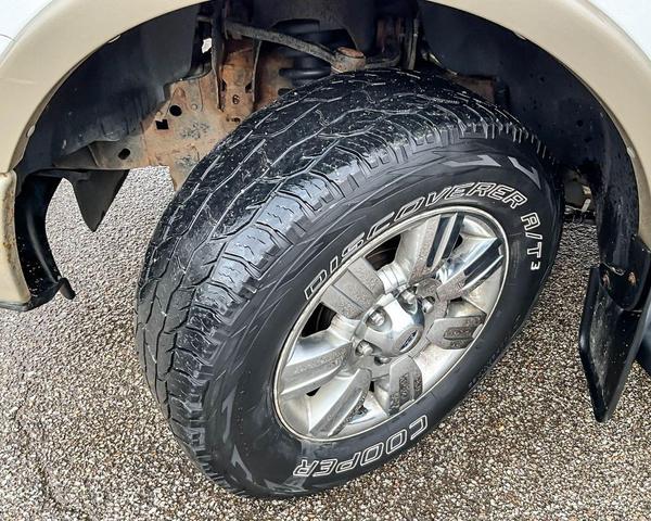 Photo of 2010 White Ford F-150