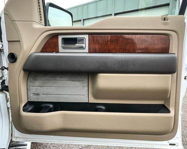 Photo of 2010 White Ford F-150