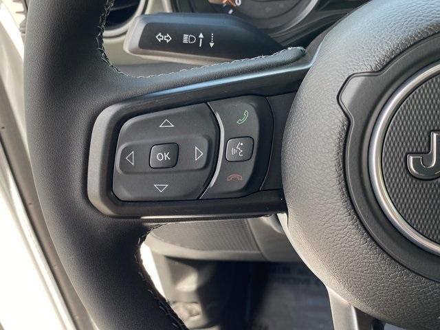 Photo of 2025 Bright White Clearcoat Jeep Gladiator