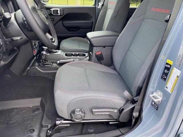 Photo of 2025 Anvil Clearcoat Jeep Gladiator