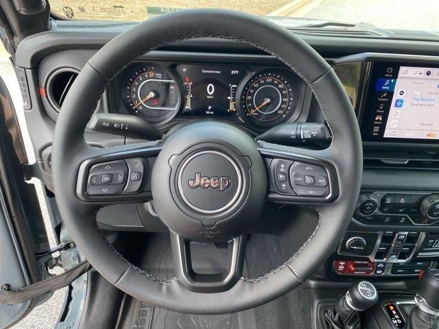 Photo of 2025 Anvil Clearcoat Jeep Gladiator