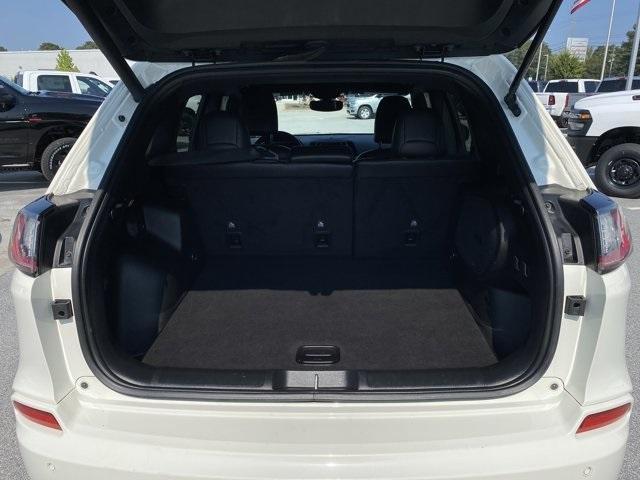 Photo of 2019 Pearl White Pearlcoat Jeep Cherokee