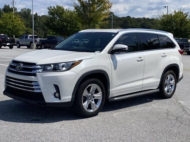 Photo of 2019 White Toyota Highlander