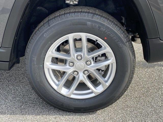 Photo of 2025 Metallic Jeep Grand Cherokee
