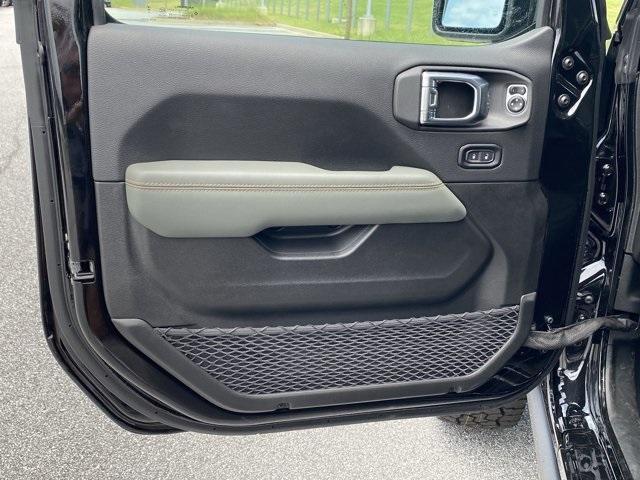 Photo of 2025 Black Clearcoat Jeep Gladiator