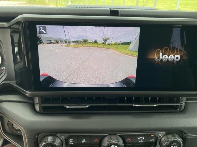 Photo of 2025 Black Clearcoat Jeep Gladiator