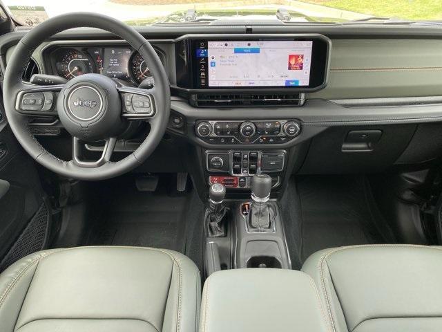 Photo of 2025 Black Clearcoat Jeep Gladiator