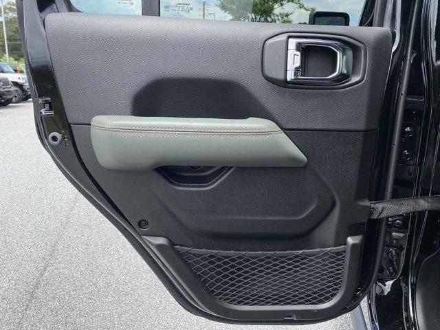 Photo of 2025 Black Clearcoat Jeep Gladiator
