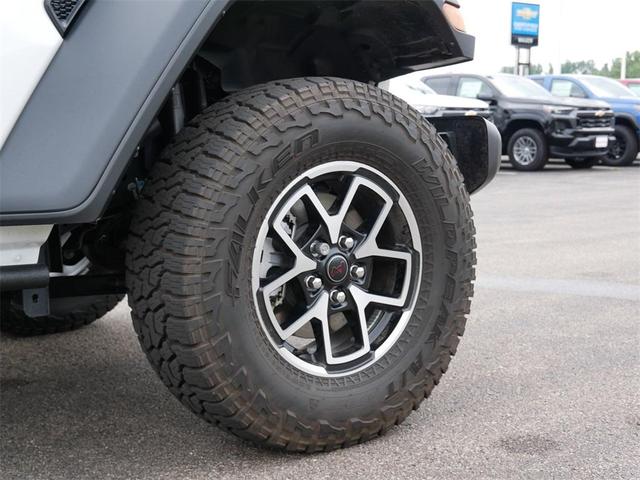Photo of 2025 Bright White Clearcoat Jeep Gladiator