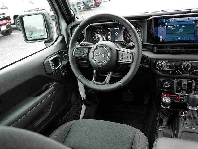 Photo of 2025 Bright White Clearcoat Jeep Gladiator