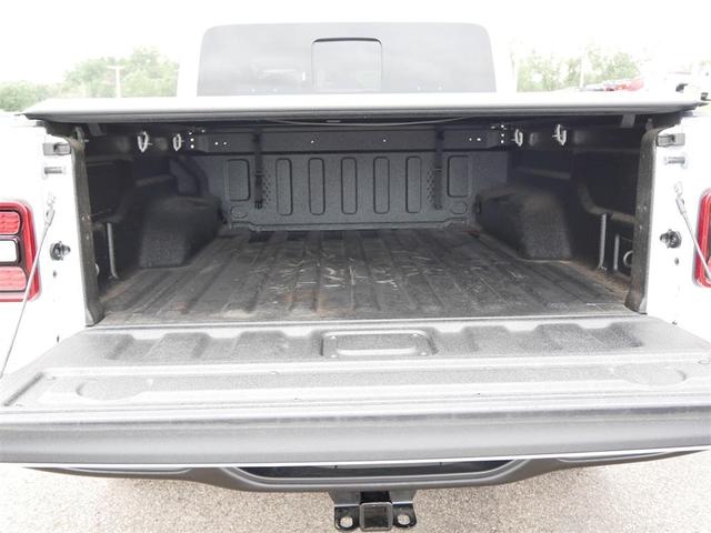 Photo of 2025 Bright White Clearcoat Jeep Gladiator