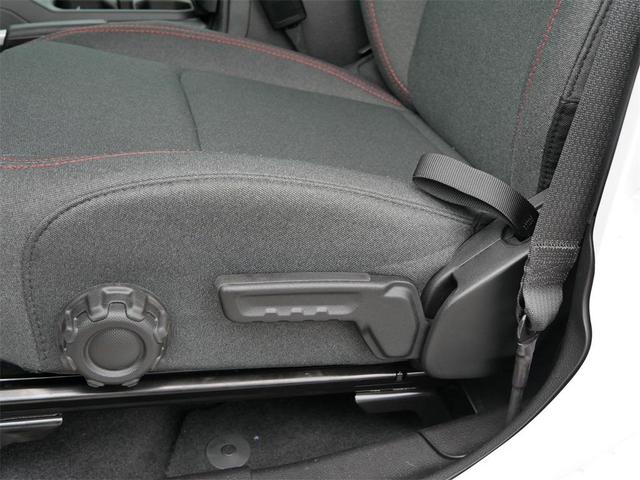 Photo of 2025 Bright White Clearcoat Jeep Gladiator
