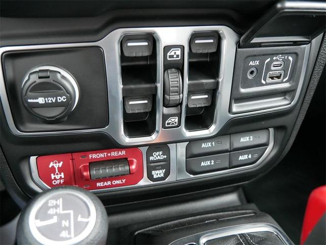 Photo of 2025 Bright White Clearcoat Jeep Gladiator