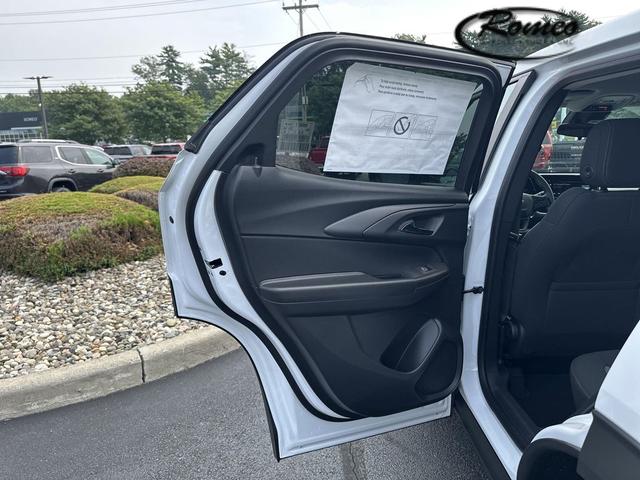 Photo of 2026 Summit White Chevrolet Trailblazer