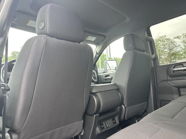 Photo of 2025 Summit White GMC Sierra 3500
