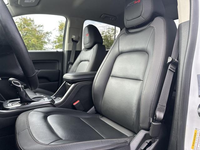 Photo of 2022 Summit White GMC Canyon