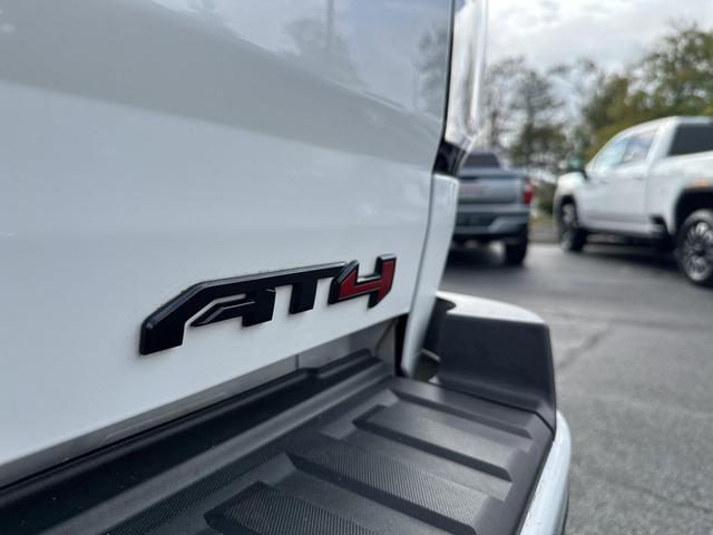 Photo of 2022 Summit White GMC Canyon