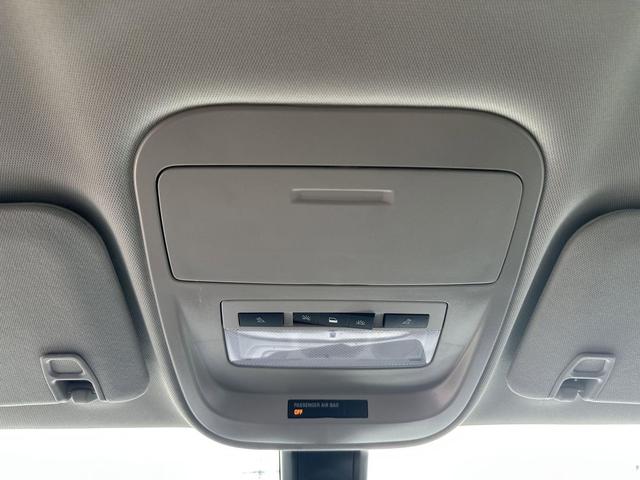 Photo of 2022 Summit White GMC Canyon