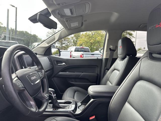 Photo of 2022 Summit White GMC Canyon